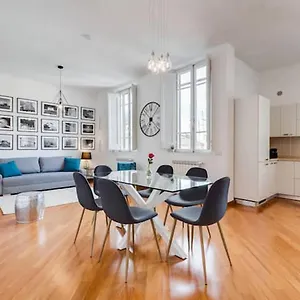 Holiday home Modern, Stylish Flat Near Piazza Della Repubblica